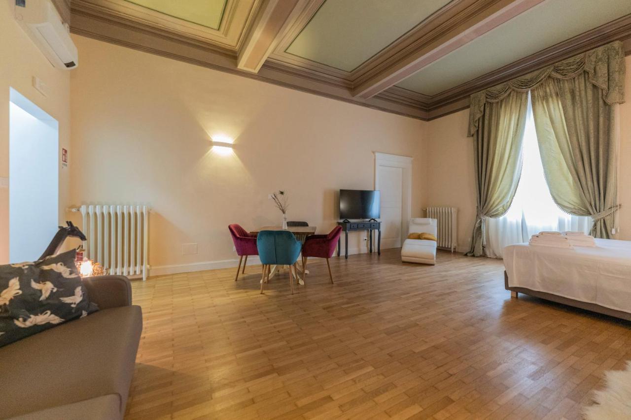 בולוניה Aldrovandi Luxury Suites And Apartment מראה חיצוני תמונה