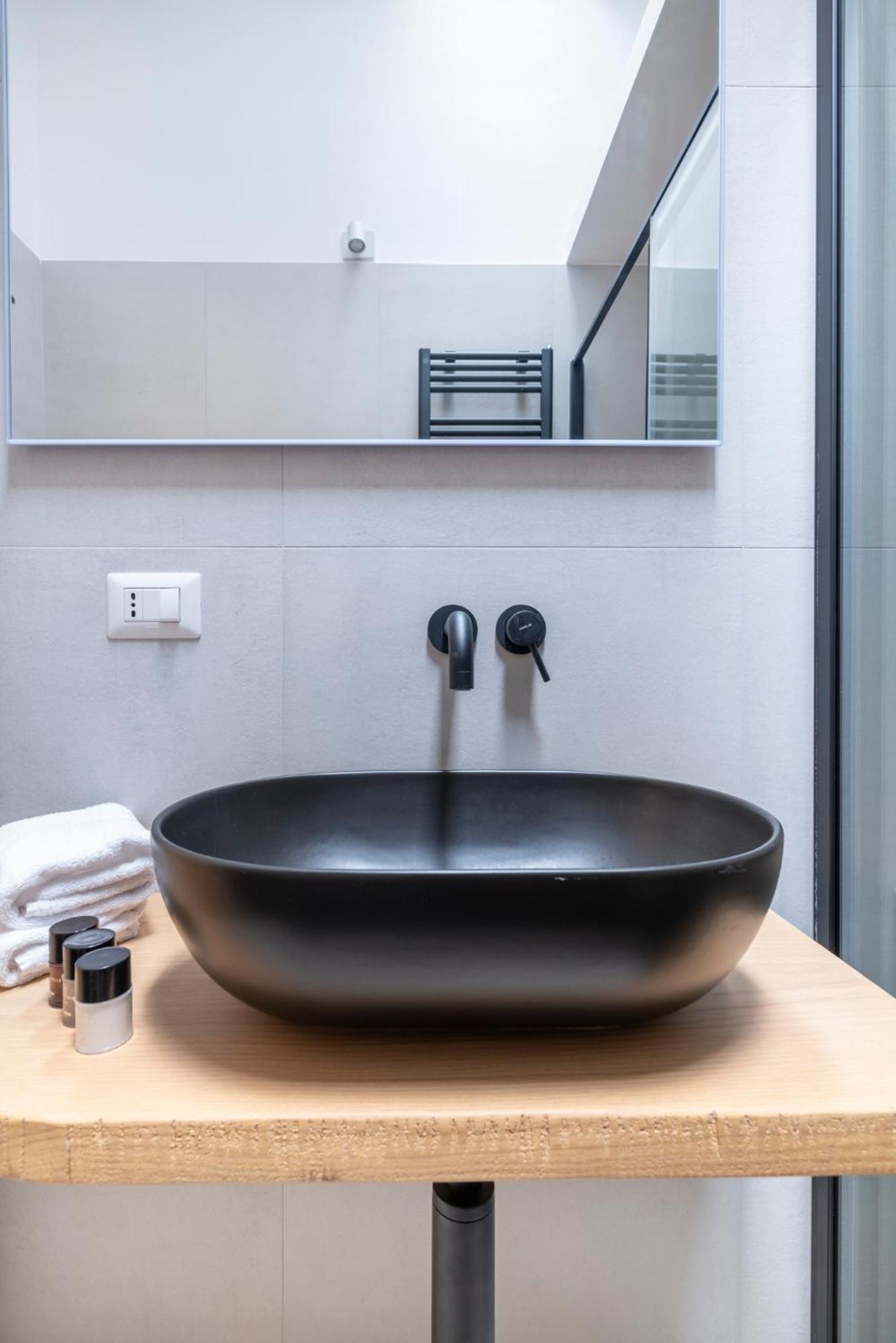 בולוניה Aldrovandi Luxury Suites And Apartment מראה חיצוני תמונה