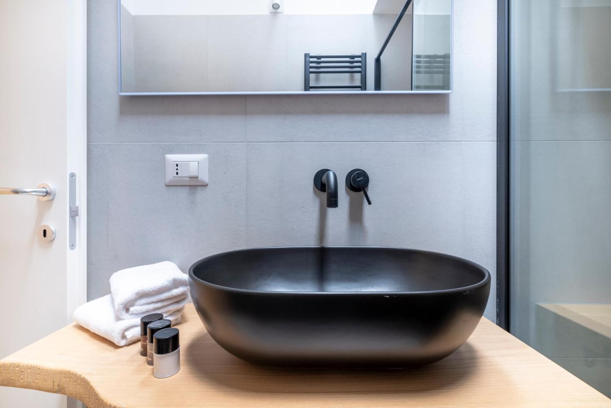 בולוניה Aldrovandi Luxury Suites And Apartment מראה חיצוני תמונה