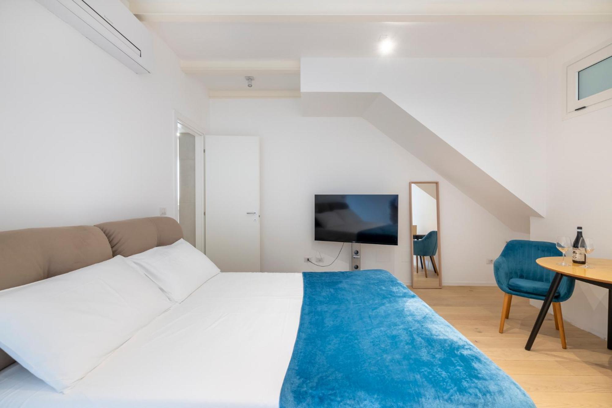 בולוניה Aldrovandi Luxury Suites And Apartment מראה חיצוני תמונה