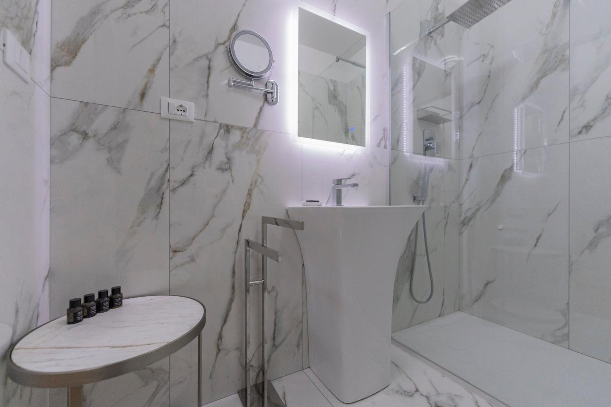 בולוניה Aldrovandi Luxury Suites And Apartment מראה חיצוני תמונה